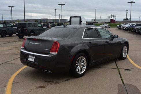 Used 2020 Chrysler 300 Touring w/ Driver Convenience Group image 5