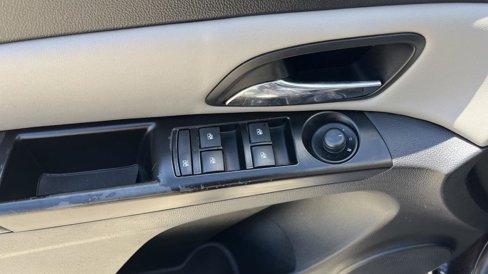 Used 2014 Chevrolet Cruze LS image 11