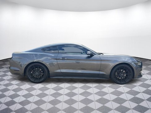 Used 2016 Ford Mustang Coupe image 2