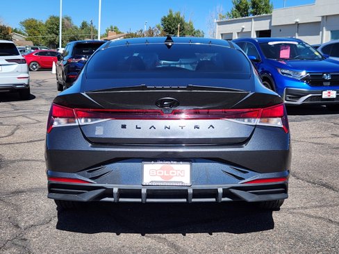 Used 2021 Hyundai Elantra SE image 4