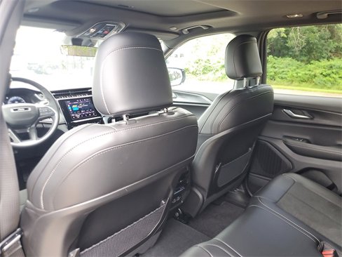 New 2025 Jeep Grand Cherokee Altitude image 11