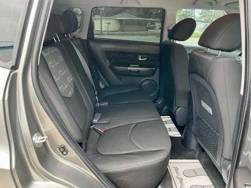 Used 2013 Kia Soul + image 12
