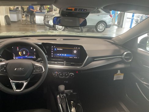 New 2025 Chevrolet Trax ACTIV w/ Driver Confidence Package image 2