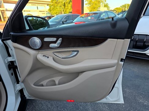 Used 2019 Mercedes-Benz GLC 300 4MATIC w/ Premium Package image 46