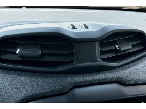 Used 2022 Jeep Renegade Latitude image 27
