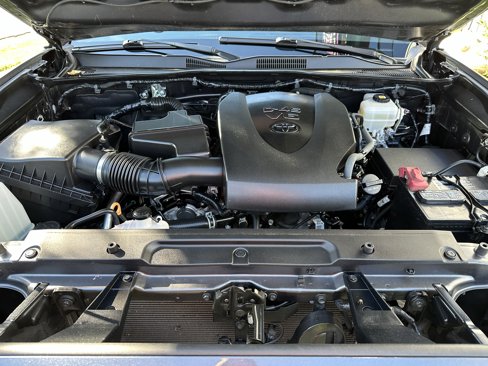 Used 2021 Toyota Tacoma TRD Off-Road w/ Technology Package image 14
