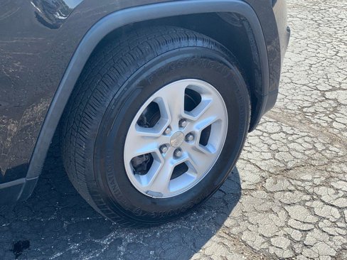 Used 2014 Jeep Grand Cherokee Laredo w/ Security & Convenience Group image 9