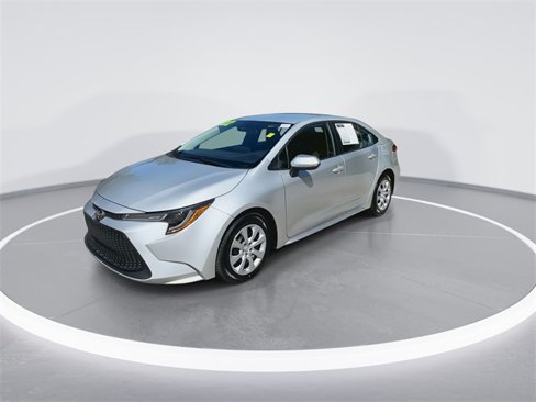 Used 2022 Toyota Corolla LE image 3