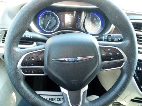 Used 2018 Chrysler Pacifica Touring Plus w/ Tire & Wheel Group image 18