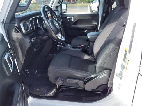 Used 2020 Jeep Wrangler Unlimited Sahara image 21