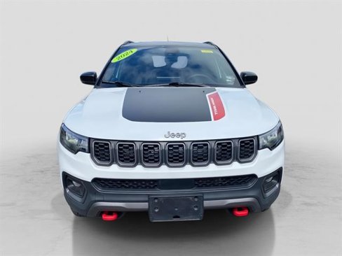 Used 2024 Jeep Compass Trailhawk image 11