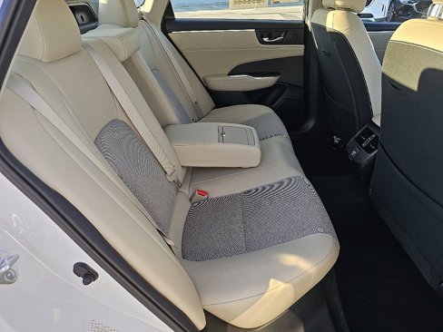Used 2018 Honda Clarity Plug-In Hybrid image 18