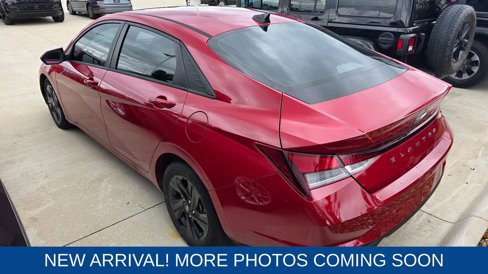 Used 2021 Hyundai Elantra SEL image 2