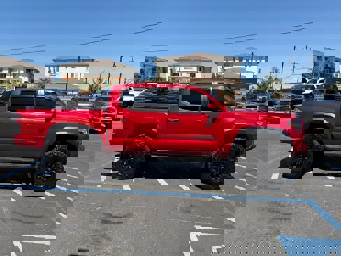 Used 2020 Toyota Tacoma TRD Off-Road image 4