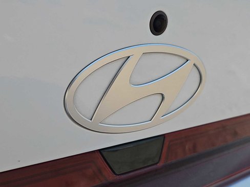 Certified 2024 Hyundai Elantra SE image 11