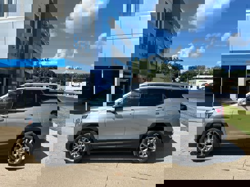 Certified 2024 GMC Terrain SLT image 1