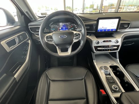 Used 2022 Ford Explorer XLT w/ Equipment Group 202A image 24