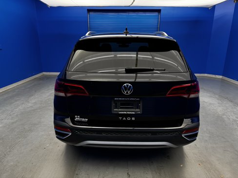 Used 2023 Volkswagen Taos SE image 6