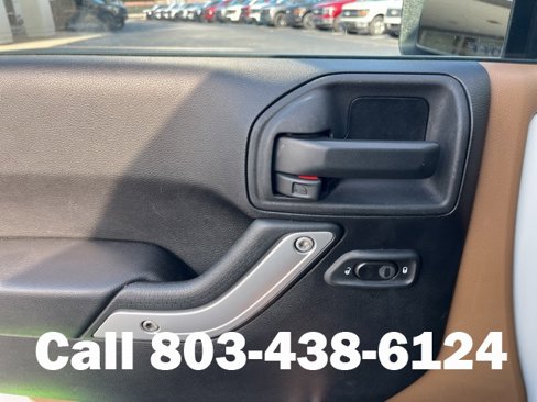 Used 2014 Jeep Wrangler Unlimited Sahara w/ Connectivity Group image 5
