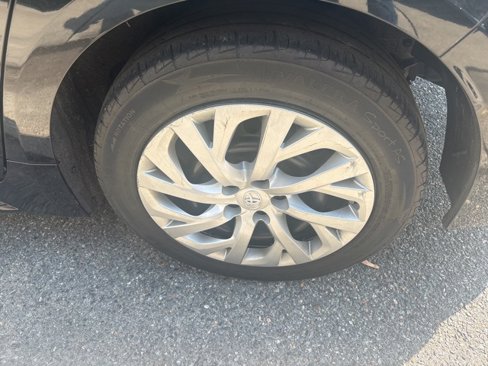 Used 2021 Toyota Corolla LE image 9