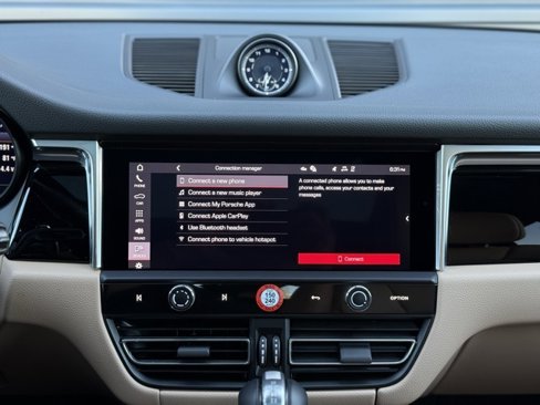 Certified 2025 Porsche Macan image 22