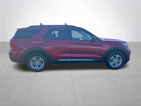 Used 2022 Ford Explorer XLT w/ Equipment Group 202A image 6