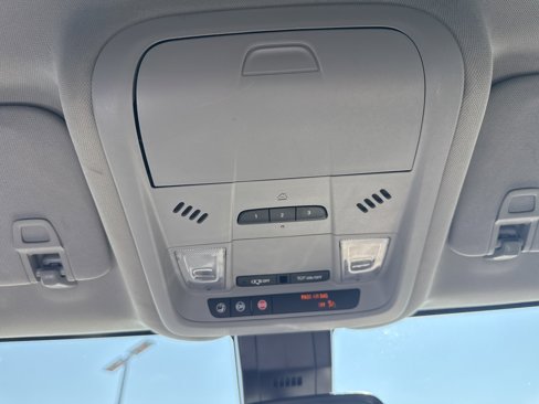 Used 2023 Chevrolet Equinox Premier image 19