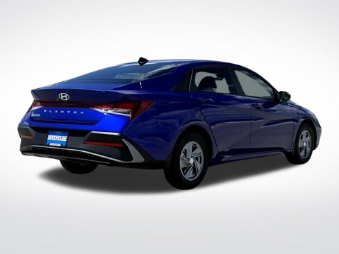 New 2025 Hyundai Elantra SE image 6