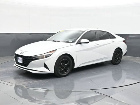 Used 2022 Hyundai Elantra SE image 5