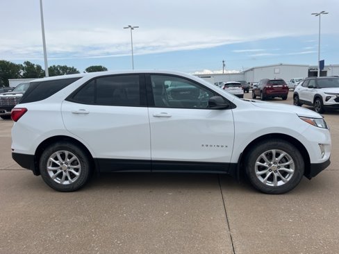 Used 2018 Chevrolet Equinox LS image 3