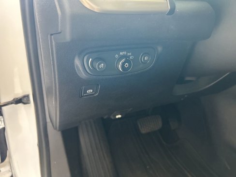 Used 2018 GMC Terrain Denali w/ Advanced Safety Package image 39