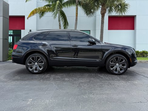 Used 2020 Bentley Bentayga Design Series image 3