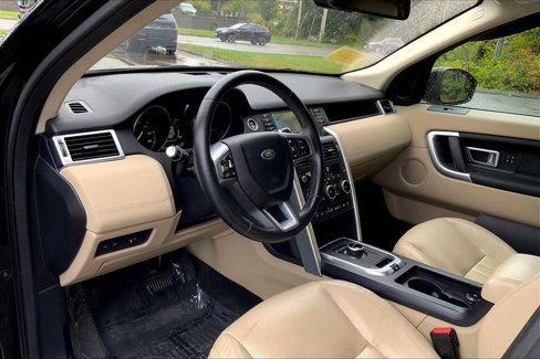 Used 2017 Land Rover Discovery Sport HSE image 16