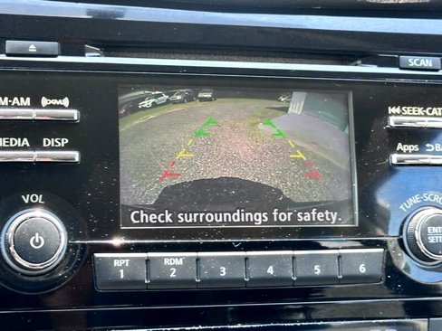 Used 2015 Nissan Rogue SV image 19