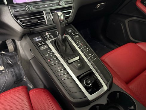 Certified 2021 Porsche Macan S image 32