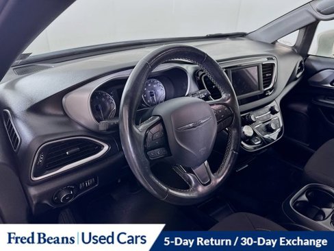 Used 2020 Chrysler Pacifica Touring w/ S Appearance Package image 11
