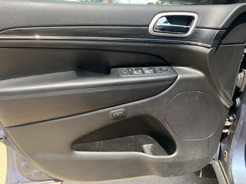Used 2019 Jeep Grand Cherokee Limited image 15