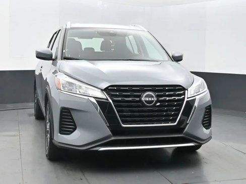 Used 2023 Nissan Kicks SV image 3