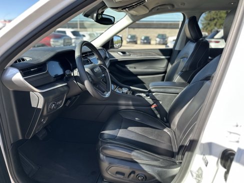 Used 2023 Jeep Grand Cherokee Limited image 19