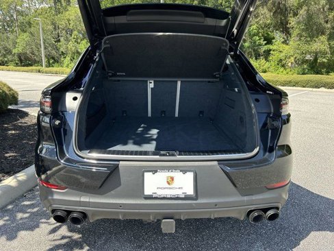 Certified 2023 Porsche Cayenne Platinum Edition image 28