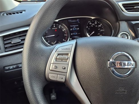 Used 2016 Nissan Rogue SV image 20