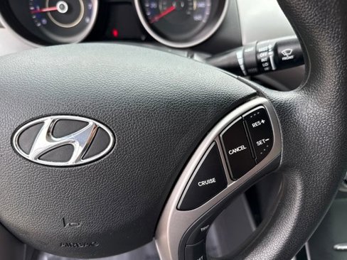 Used 2013 Hyundai Elantra GLS w/ Preferred Pkg image 22