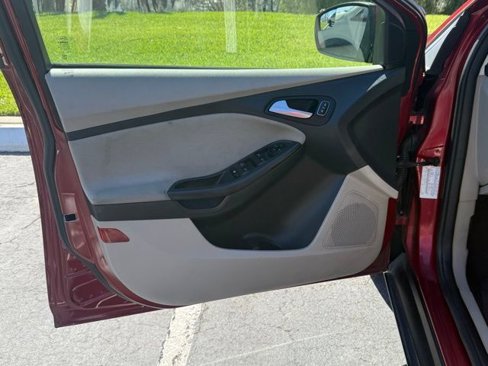 Used 2017 Ford Focus SE image 7