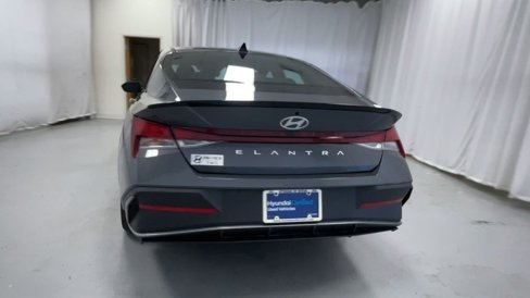 Used 2025 Hyundai Elantra Sport image 21