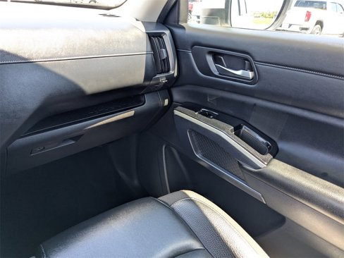 Used 2023 Nissan Pathfinder SL image 17
