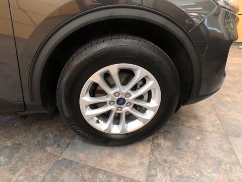 Certified 2020 Ford Escape SE image 9
