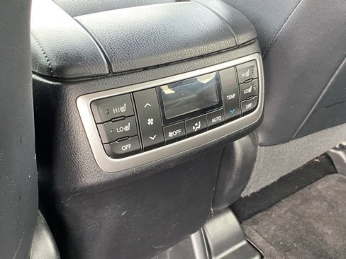 Used 2017 Toyota Highlander Limited image 16