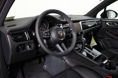 New 2026 Porsche Macan image 4