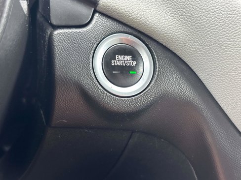 Used 2020 Chevrolet Equinox LT w/ Driver Convenience Package image 28