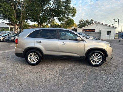 Used 2014 Kia Sorento LX image 4